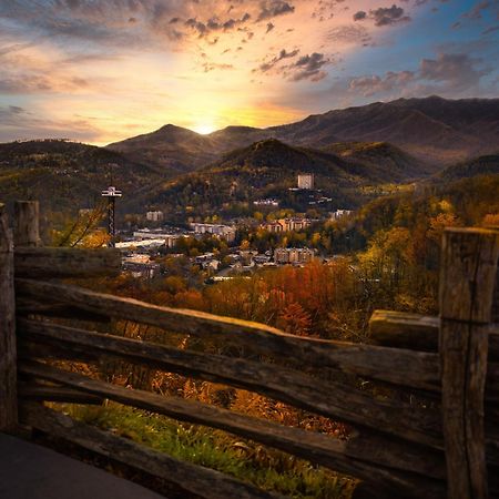 Rock Of Ages, Hot Tub, Game Room, Wifi, 1089 Free Tickets Each Paid Day, Dollywood And More Pigeon Forge Exterior photo