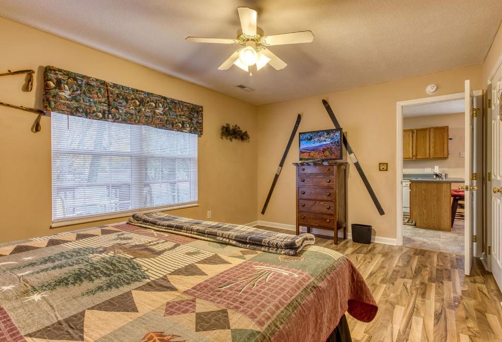 Rock Of Ages, Hot Tub, Game Room, Wifi, 1089 Free Tickets Each Paid Day, Dollywood And More Pigeon Forge Exterior photo