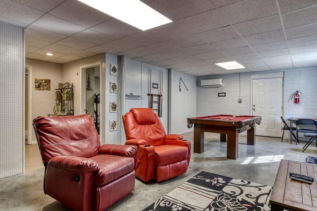 Rock Of Ages, Hot Tub, Game Room, Wifi, 1089 Free Tickets Each Paid Day, Dollywood And More Pigeon Forge Room photo
